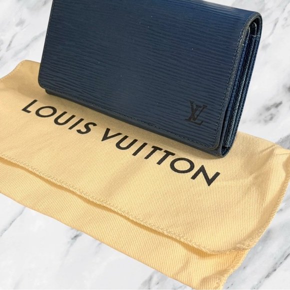 Louis Vuitton Authentic Blue Epi Leather Porte Tresor Wallet with Dustbag - Picture 3 of 16
